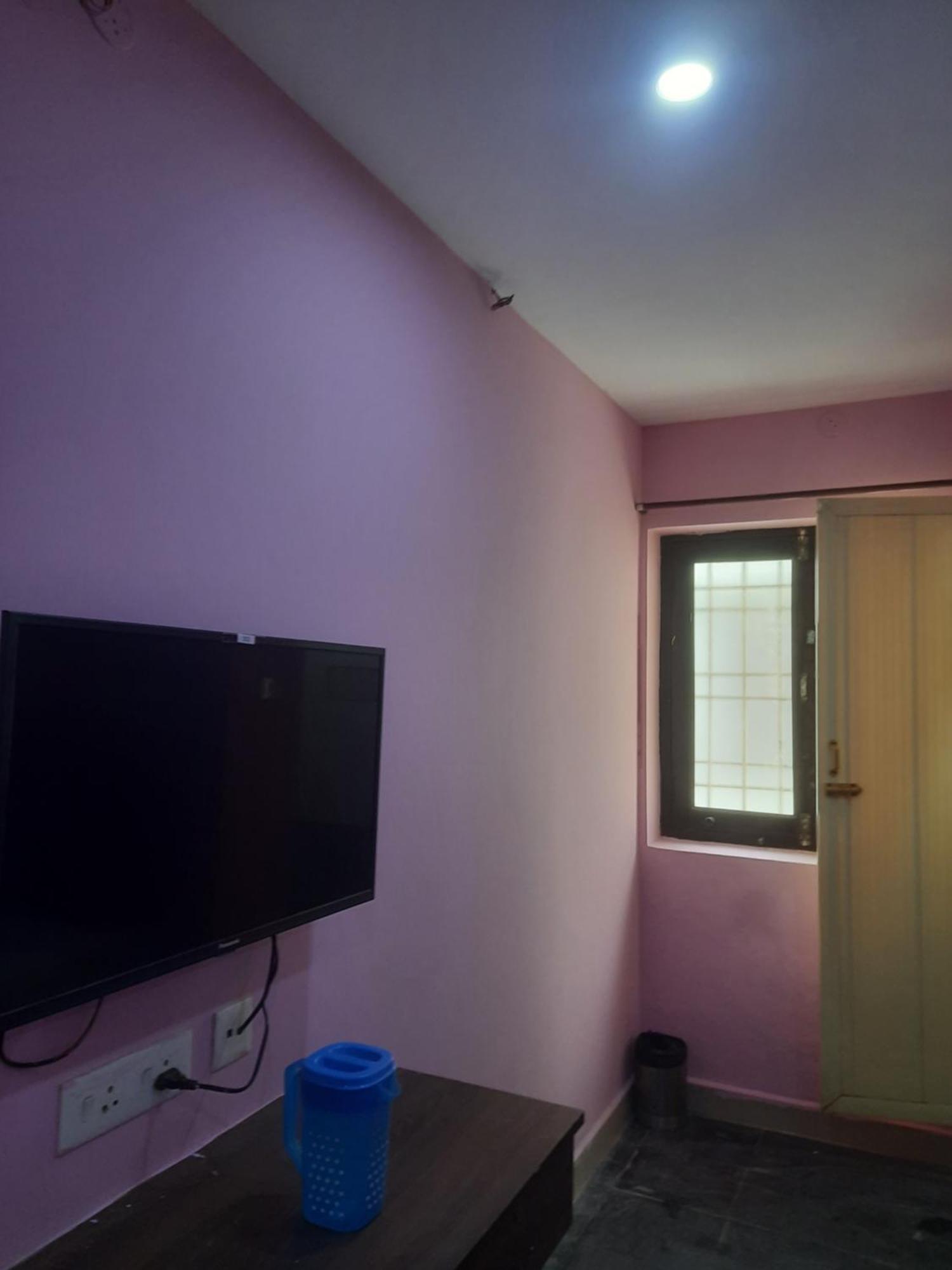 Skyway Rooms 蓬蒂切里 外观 照片