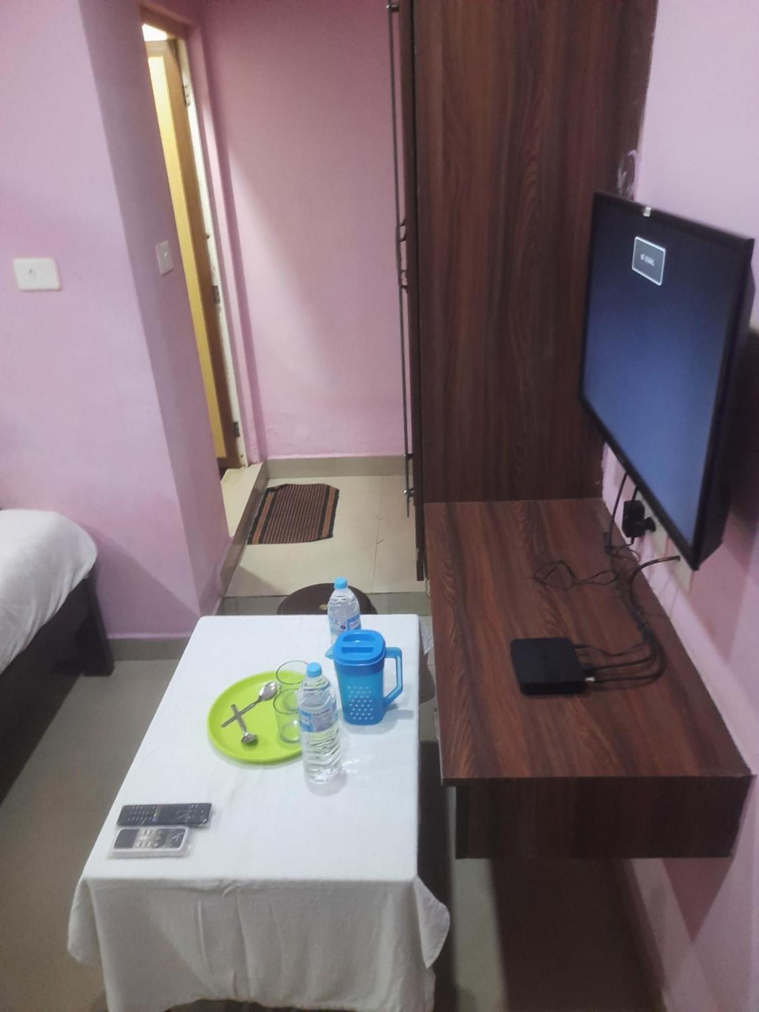 Skyway Rooms 蓬蒂切里 外观 照片