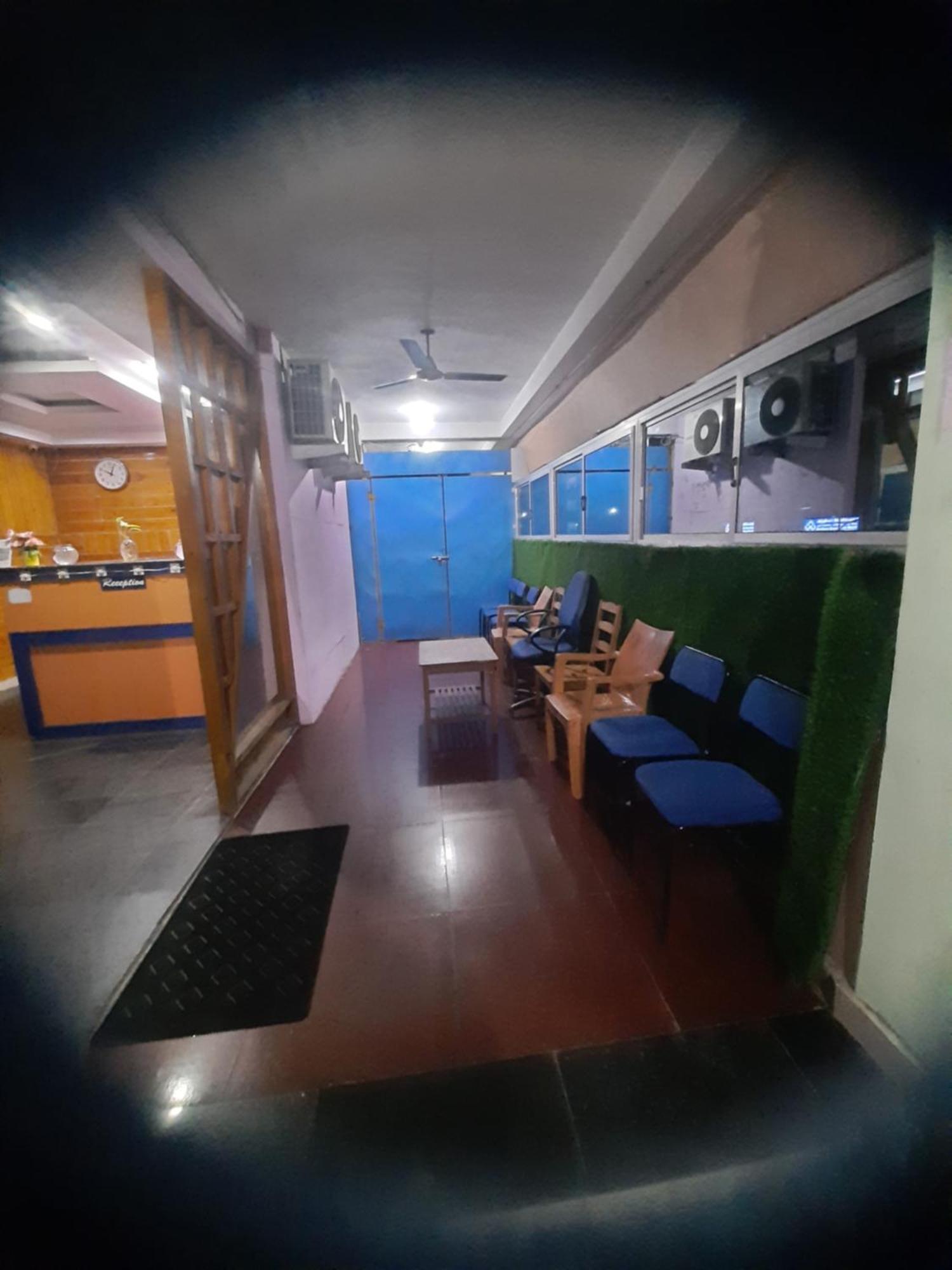 Skyway Rooms 蓬蒂切里 外观 照片